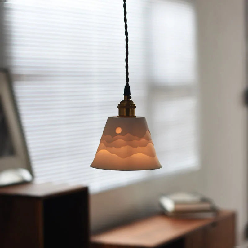 Suspension Style Japonais Zen en Céramique - Chez l'Habitant - Ambiance Montagne et Ombre - Chambre en Laiton avec Éclairage LED