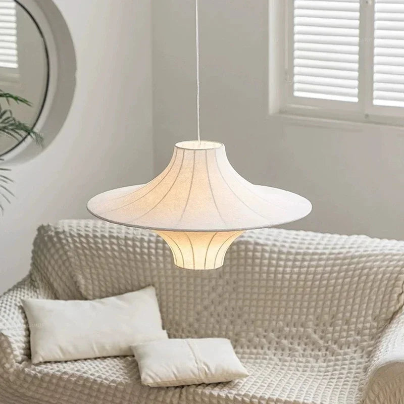 Suspensions en soie de luxe pour salon contemporain