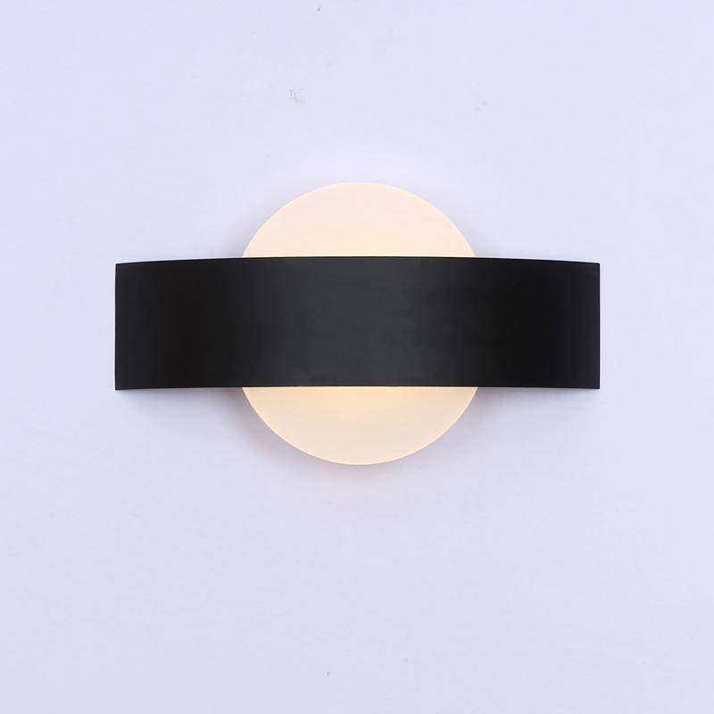 Applique design LED Courbée avec Boule en Verre - Noir ou Blanc | Marco Lucetti