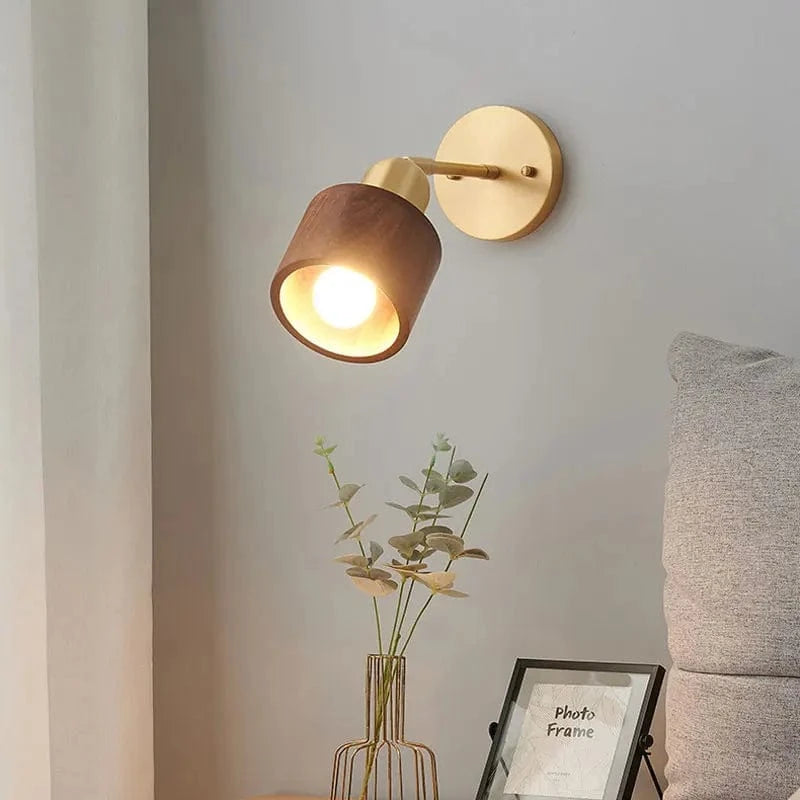 Applique murale de chevet nordique en cuivre et bois de noyer, style moderne | Marco Lucetti