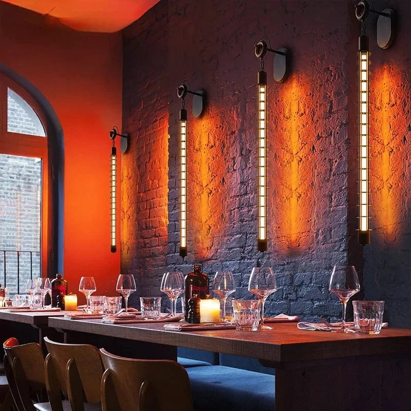 Applique murale DEL industrielle vintage en fer avec chaîne créative. | Marco Lucetti