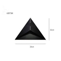 Applique murale design géométrique Aisle | Marco Lucetti Triangle - Noir 5W