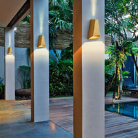 Applique murale design LED - Abat-jour géométrique métal gris Outdoor | Marco Lucetti