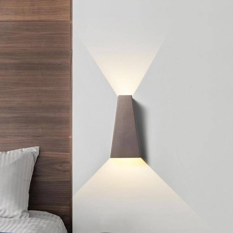 Applique murale design LED géométrique en métal brossé | Marco Lucetti