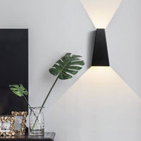 Applique murale design LED géométrique en métal brossé | Marco Lucetti