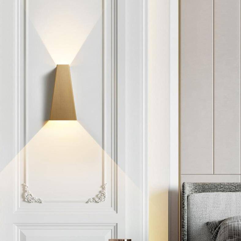 Applique murale design LED géométrique en métal brossé | Marco Lucetti