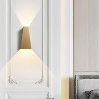 Applique murale design LED géométrique en métal brossé | Marco Lucetti