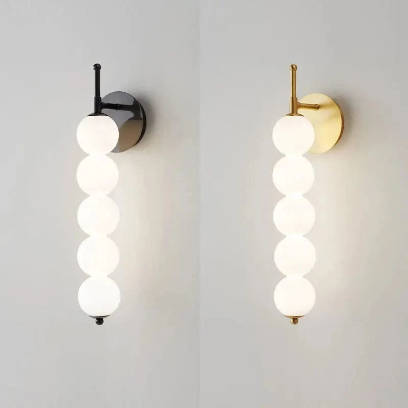 Applique murale design "Lumière Élégante" en boules de verre blanc | Marco Lucetti