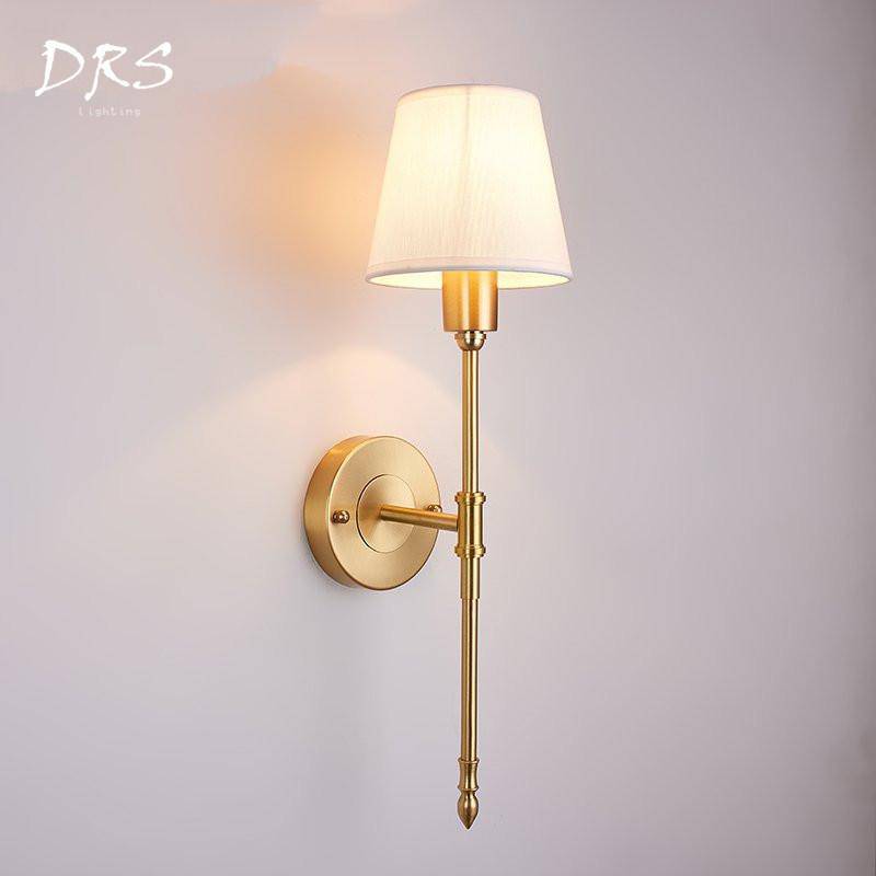 Applique murale dorée européenne en tissu. | Marco Lucetti