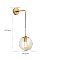 Applique murale élégante avec boule de verre suspendue | Marco Lucetti