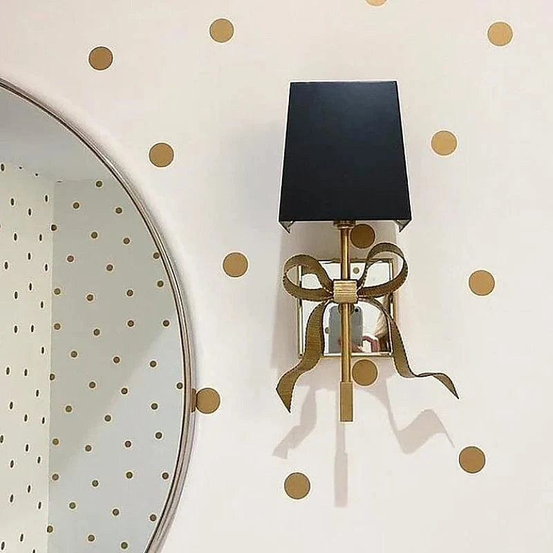 Applique murale en laiton en forme de nœud pour une touche de rêverie dans la chambre d'enfant | Marco Lucetti