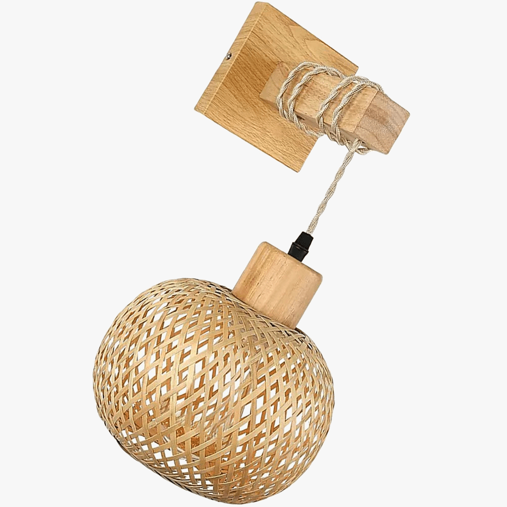 Applique murale en osier lumineuse pour couloir : Lanterne suspendue en bois, montée facile aux accents de ferme, avec prises pour une ambiance nocturne chaleureuse en bambou et rotin dans la salle de bain | Marco Lucetti