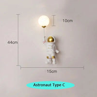 Applique murale en résine pour une chambre d'enfant enchantée | Marco Lucetti Astronaute C / Lumière blanche