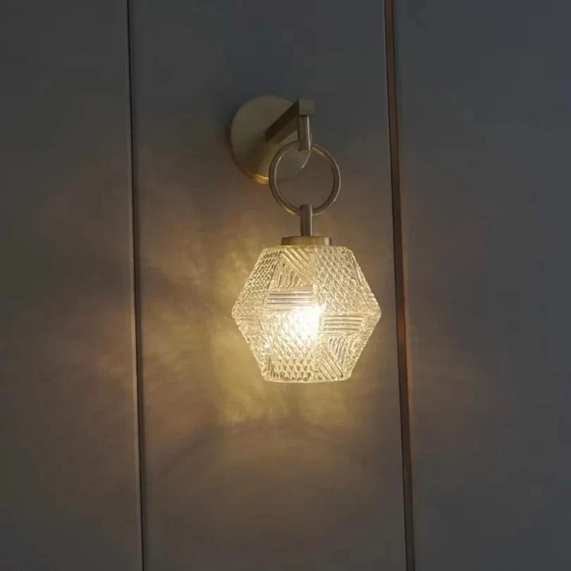 Applique murale en verre pour une ambiance élégante dans la chambre à coucher. | Marco Lucetti