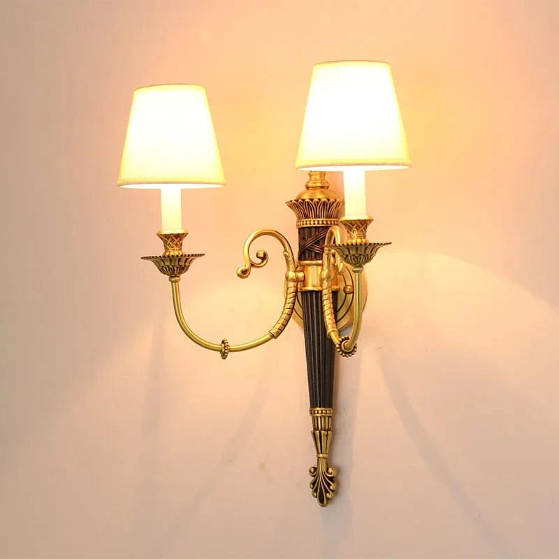 Applique murale européenne en cuivre pour villa invité TV allée | Marco Lucetti