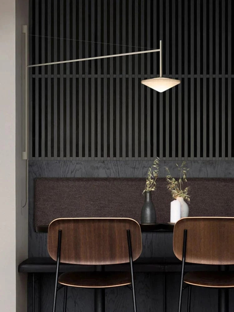 Applique murale industrielle minimaliste avec bras oscillant | Marco Lucetti