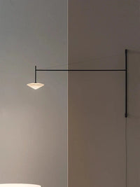 Applique murale industrielle minimaliste avec bras oscillant | Marco Lucetti