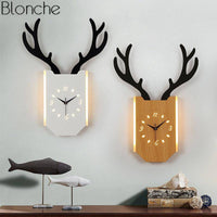 Applique murale LED avec horloge en forme de corne de cerf. | Marco Lucetti