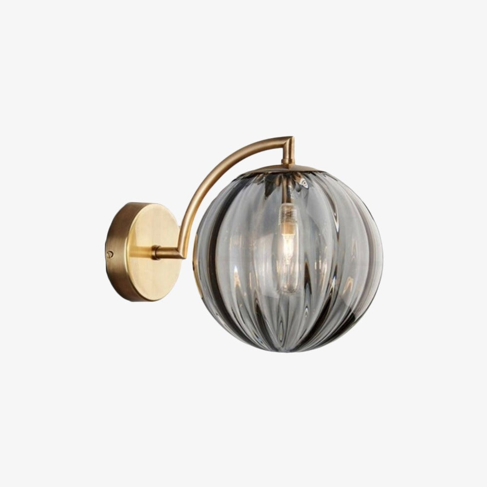 Applique murale LED Luxe: Tige dorée et Boule en Verre Colorée
