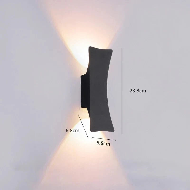 Applique murale LED design pour extérieur, idéale pour illuminer escalier, jardin, porche et terrasse | Marco Lucetti