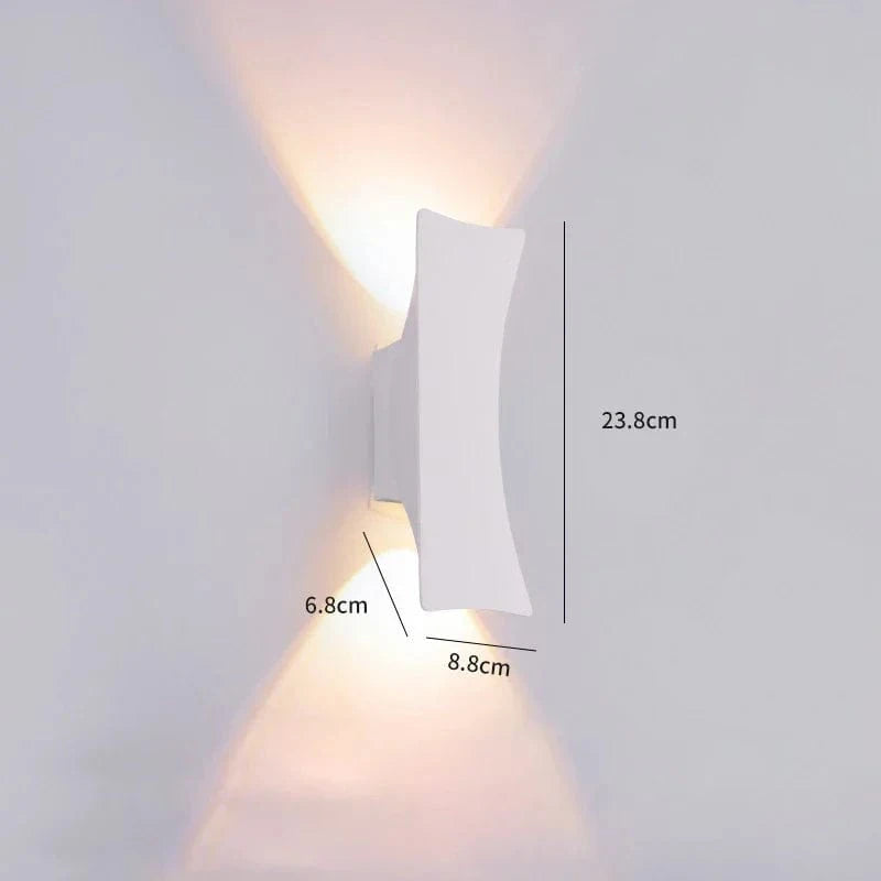 Applique murale LED design pour extérieur, idéale pour illuminer escalier, jardin, porche et terrasse | Marco Lucetti Blanc / Lumière chaude