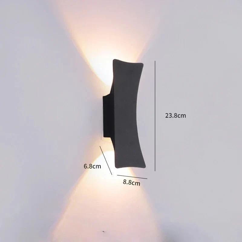 Applique murale LED design pour extérieur, idéale pour illuminer escalier, jardin, porche et terrasse | Marco Lucetti Noir / Lumière chaude