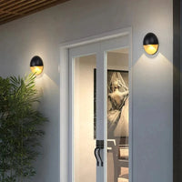 Applique murale LED dorée : design minimaliste pour l'extérieur | Marco Lucetti