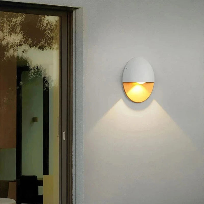 Applique murale LED dorée : design minimaliste pour l'extérieur | Marco Lucetti