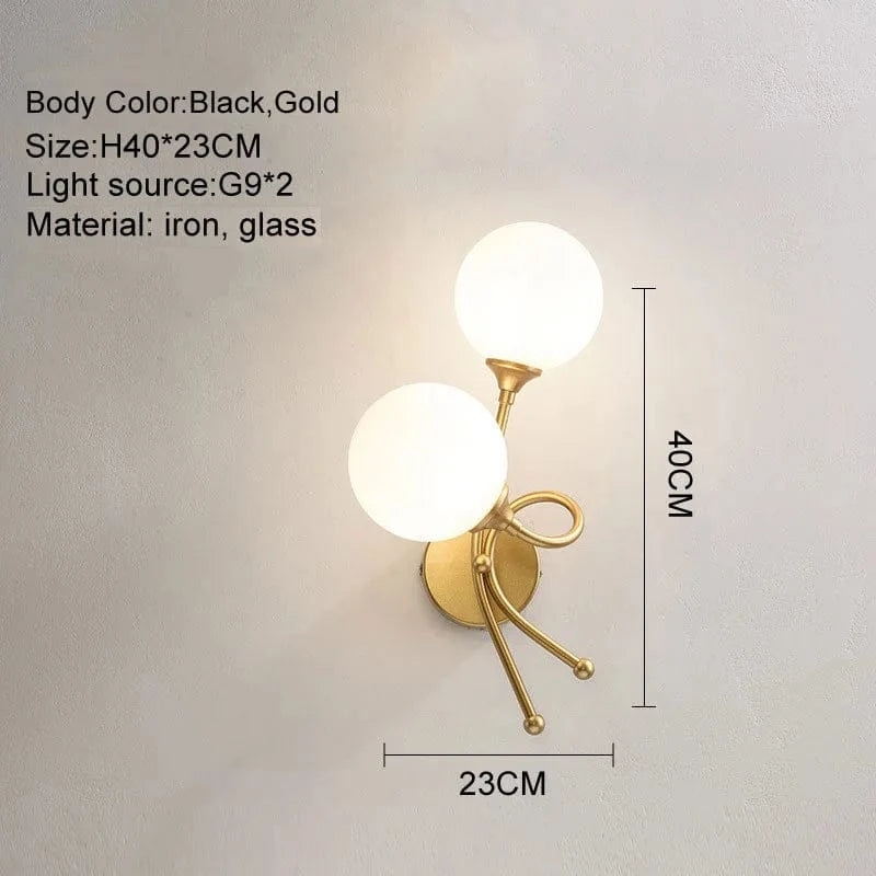 Applique murale LED élégante avec boule de verre pour intérieur. | Marco Lucetti