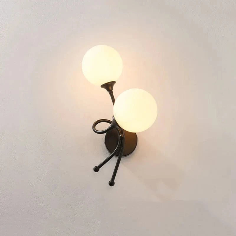 Applique murale LED élégante avec boule de verre pour intérieur. | Marco Lucetti