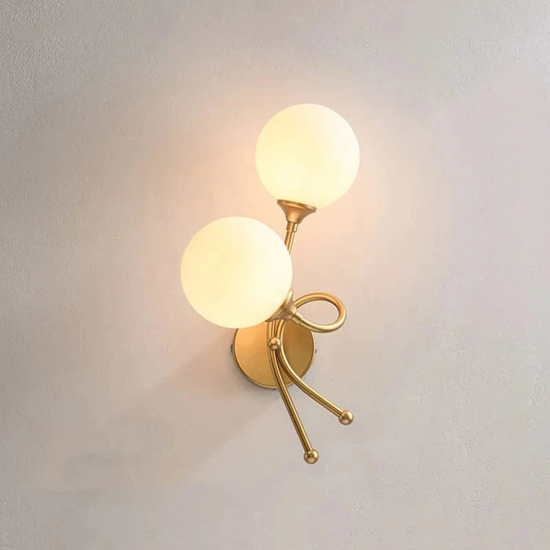 Applique murale LED élégante avec boule de verre pour intérieur. | Marco Lucetti