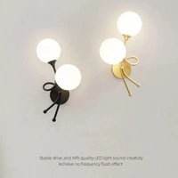 Applique murale LED élégante avec boule de verre pour intérieur. | Marco Lucetti