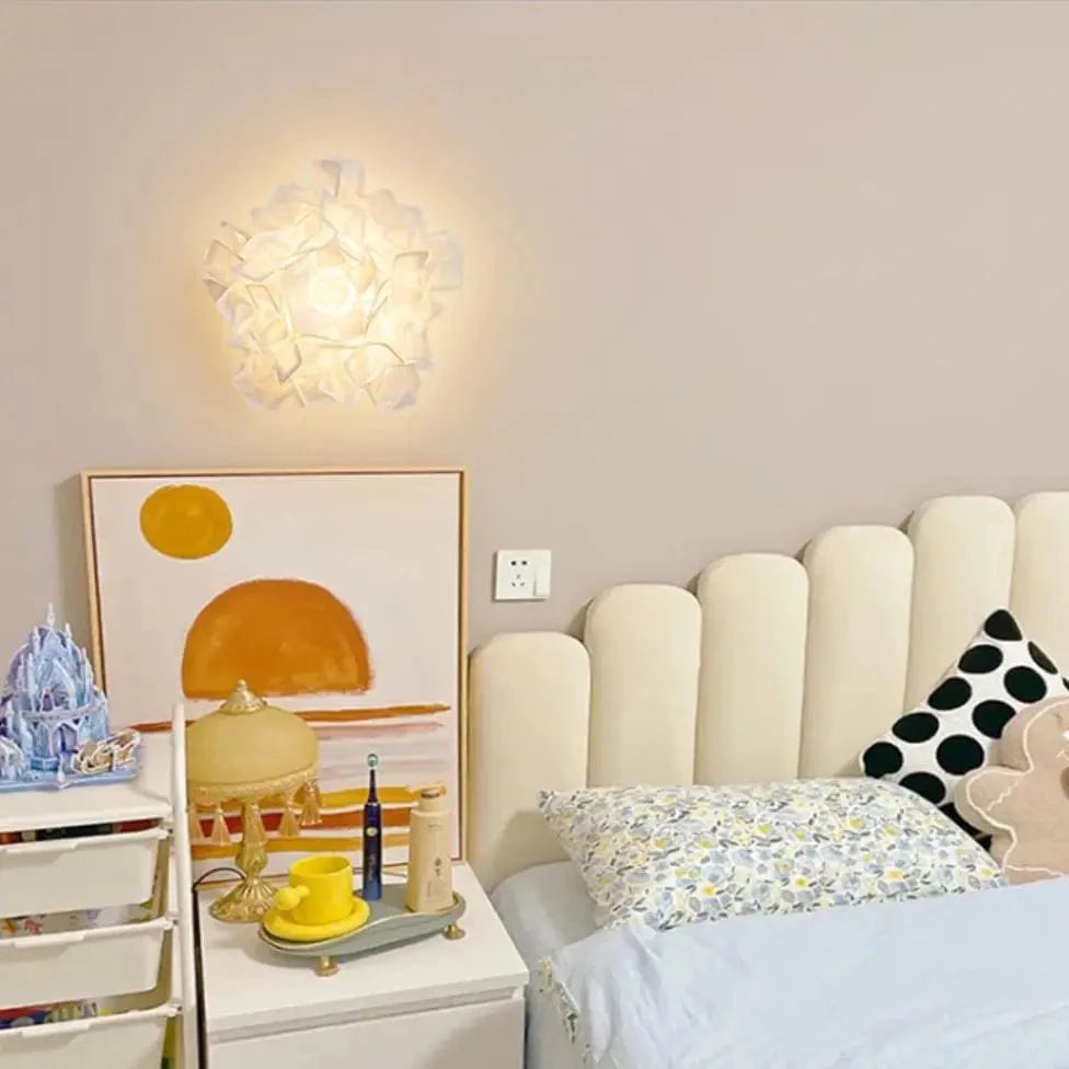 Applique murale LED « Fleur Blanche Romantique » pour foyer moderne. | Marco Lucetti