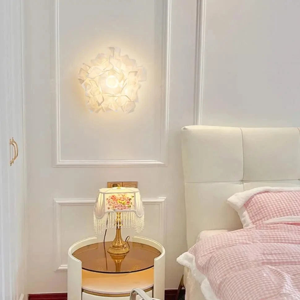 Applique murale LED « Fleur Blanche Romantique » pour foyer moderne. | Marco Lucetti