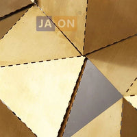 Applique murale LED "Honeycomb Glow" en acier inoxydable doré, pour une ambiance lumineuse postmoderne. | Marco Lucetti