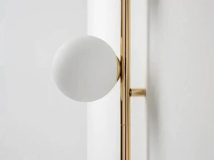 Applique murale LED longue en verre rond avec prise de câble | Marco Lucetti