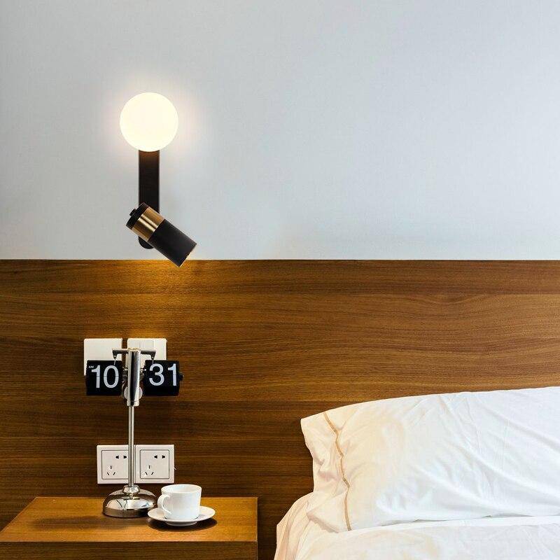 Applique murale LED noire et dorée avec boule en verre Light Deluxe | Marco Lucetti