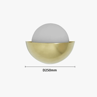 Applique murale LED rétro européenne en doré. | Marco Lucetti