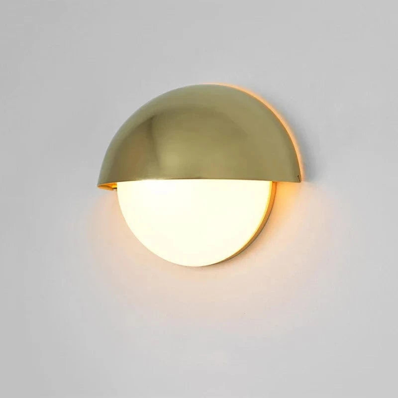 Applique murale LED rétro européenne en doré. | Marco Lucetti