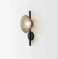 Applique murale LED ronde en verre coloré au design post-moderne - LuminOva | Marco Lucetti