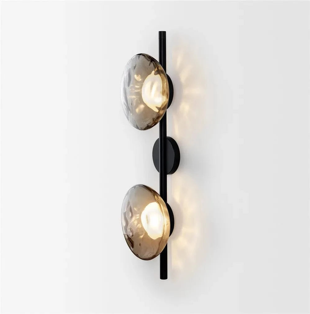 Applique murale LED ronde en verre coloré au design post-moderne - LuminOva | Marco Lucetti