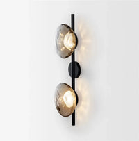 Applique murale LED ronde en verre coloré au design post-moderne - LuminOva | Marco Lucetti