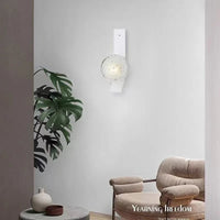 Applique murale minimaliste en métal avec éclairage intérieur et boule de verre | Marco Lucetti