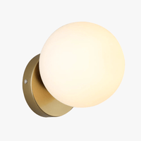 Applique murale moderne en verre nordique pour une décoration stylée. | Marco Lucetti