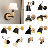 Applique murale nordique en bois avec abat-jour métal | Marco Lucetti