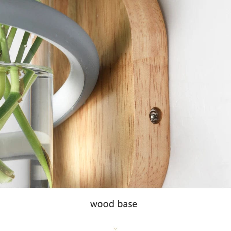 Applique murale nordique en bois avec plante verte - Élégance scandinave | Marco Lucetti