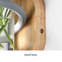 Applique murale nordique en bois avec plante verte - Élégance scandinave | Marco Lucetti