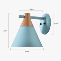 Applique murale nordique en métal avec abat-jour coloré | Marco Lucetti