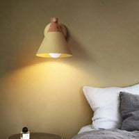 Applique murale nordique en métal avec abat-jour coloré | Marco Lucetti