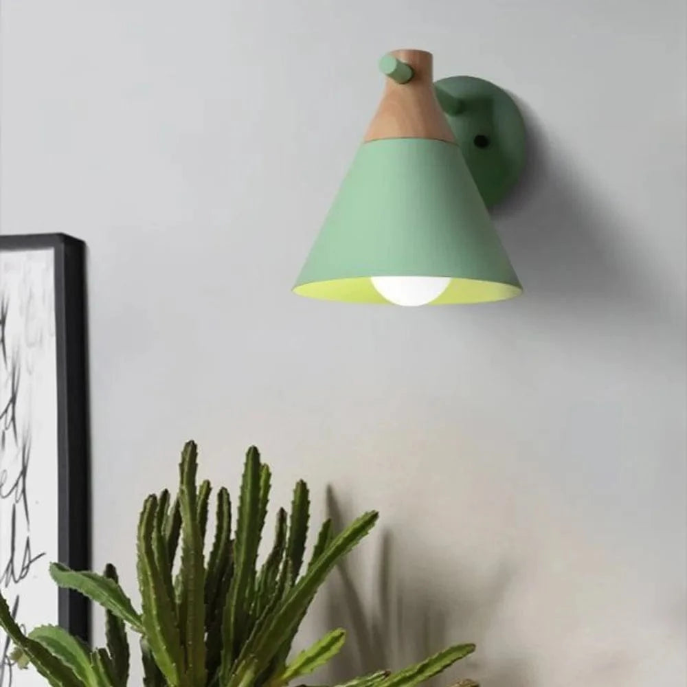 Applique murale nordique en métal avec abat-jour coloré | Marco Lucetti